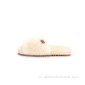 Shearling скользит по открытым ногам на ногах